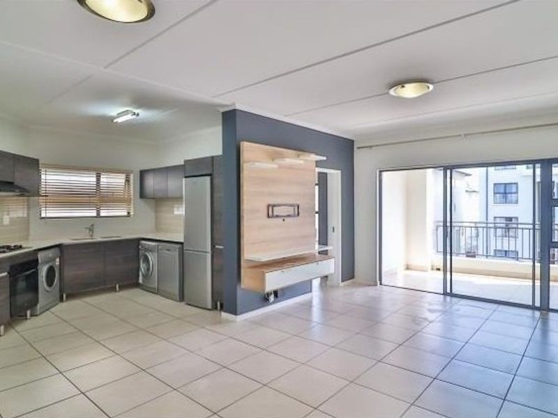 Modern 3-Bed Home with Pool and 24-Hour Security - Photo 2