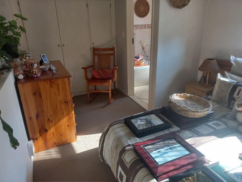 Stylish 3-Bedroom Duplex with Modern Comforts - Photo 10