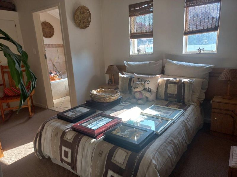 Stylish 3-Bedroom Duplex with Modern Comforts - Photo 9