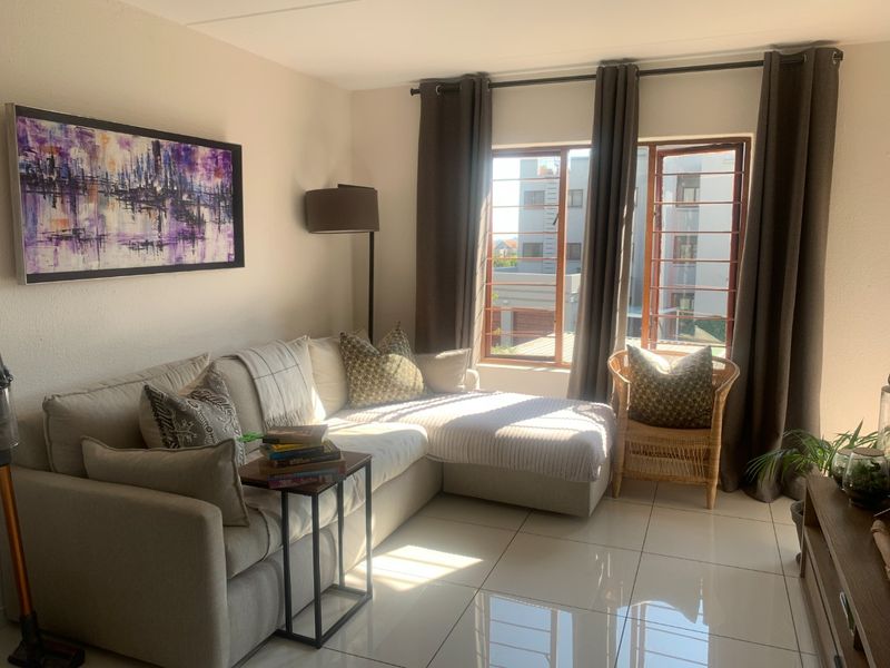 Renovated 1-Bedroom Flat with Modern Amenities" - Photo 2