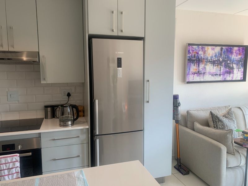 Renovated 1-Bedroom Flat with Modern Amenities" - Photo 5