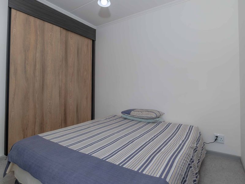 Stylish 2-Bedroom Flat Offering Contemporary Comforts - Photo 9