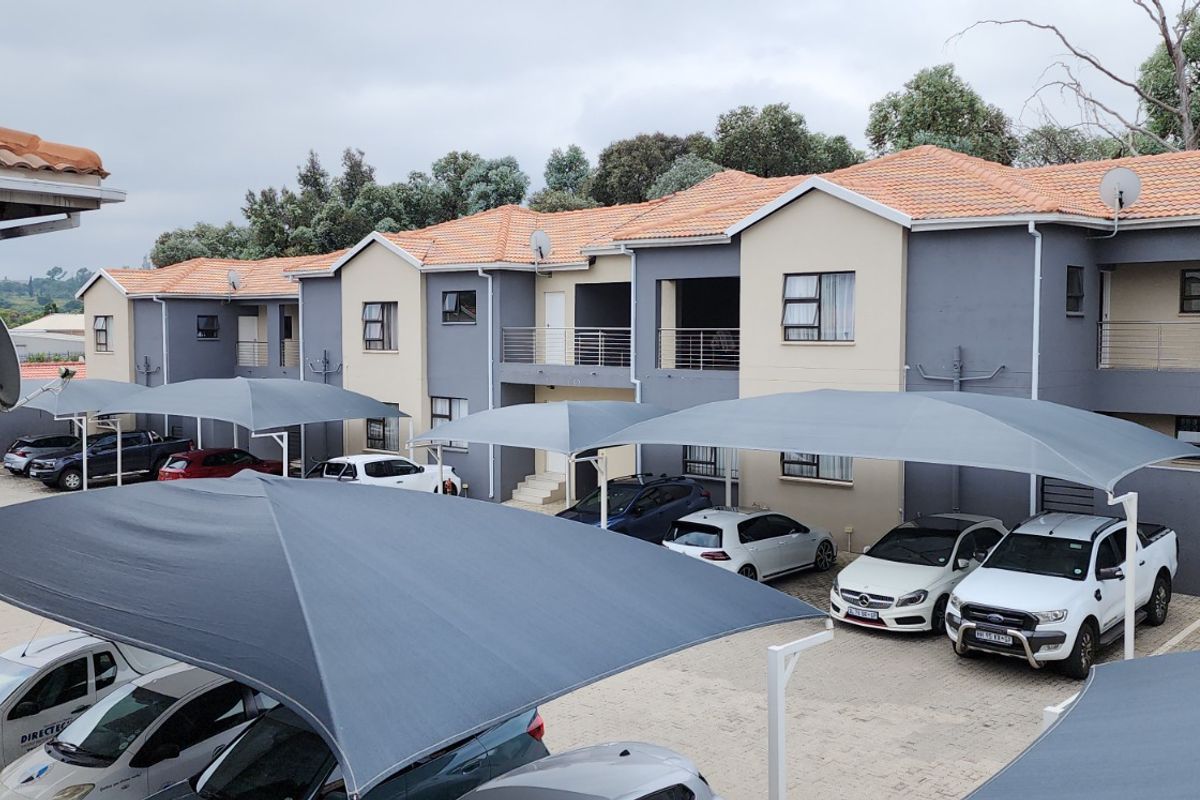 "Charming 2-Bedroom Flat with Modern Amenities" - Photo 2