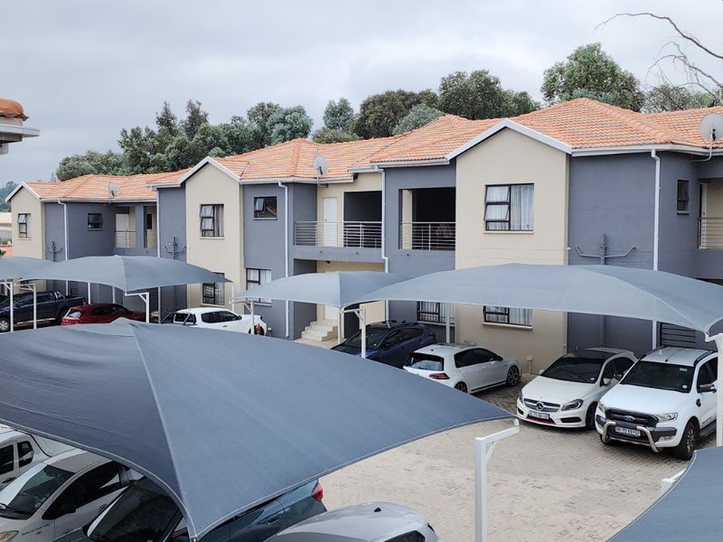 "Charming 2-Bedroom Flat with Modern Amenities" - Photo 2