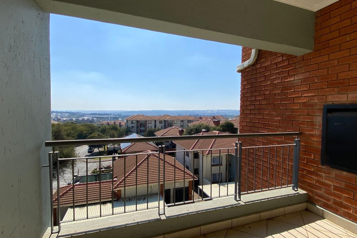 Modern 2-Bedroom Pet-Friendly Townhouse - Photo 4