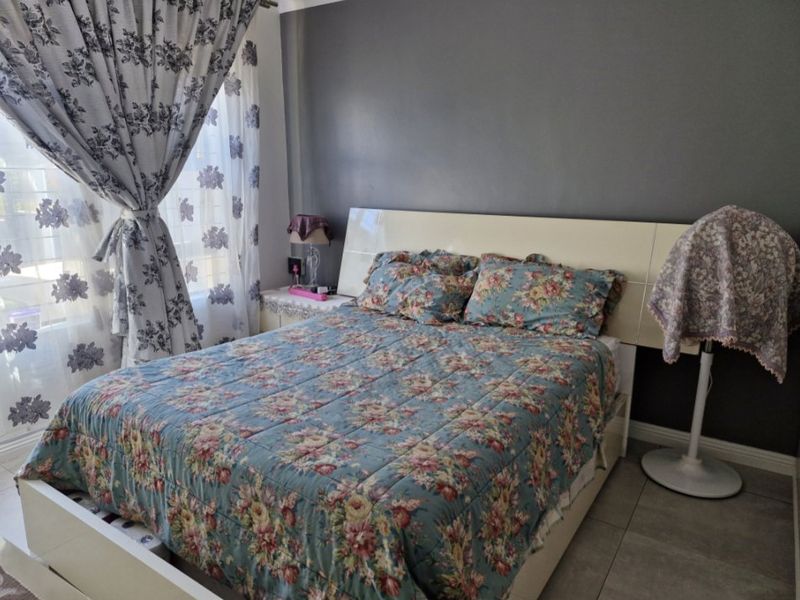 Modern 2-Bedroom Townhouse with Garden in Secure Complex - Photo 5
