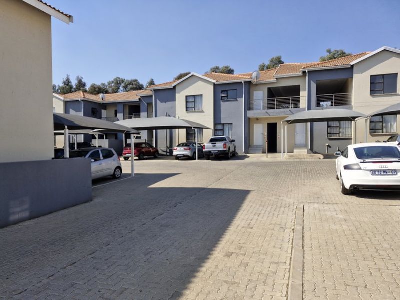 Modern 2-Bedroom Townhouse with Garden in Secure Complex - Photo 1