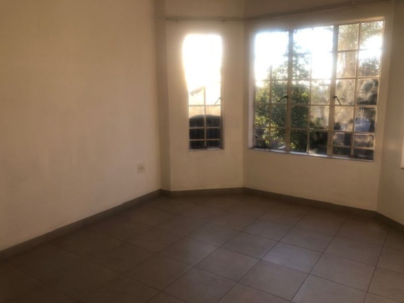 Modern 2-Bed Simplex with Garden & Great Amenities - Photo 4