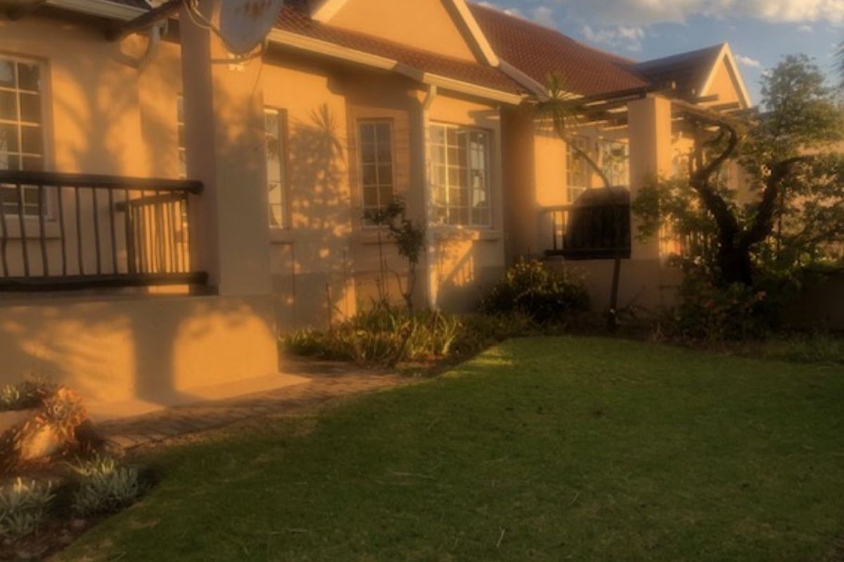 Modern 2-Bed Simplex with Garden & Great Amenities - Photo 5