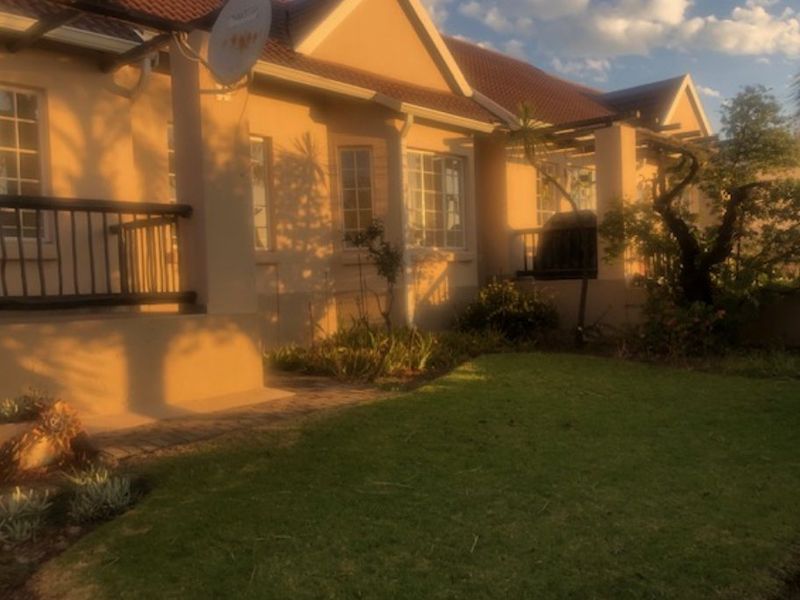 Modern 2-Bed Simplex with Garden & Great Amenities - Photo 5