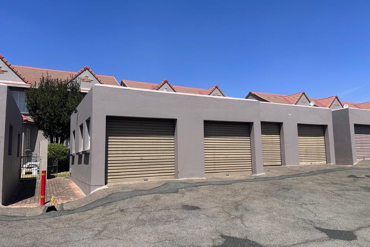 Charming 3-Bedroom Duplex with Modern Comforts in Secure Complex - Photo 5