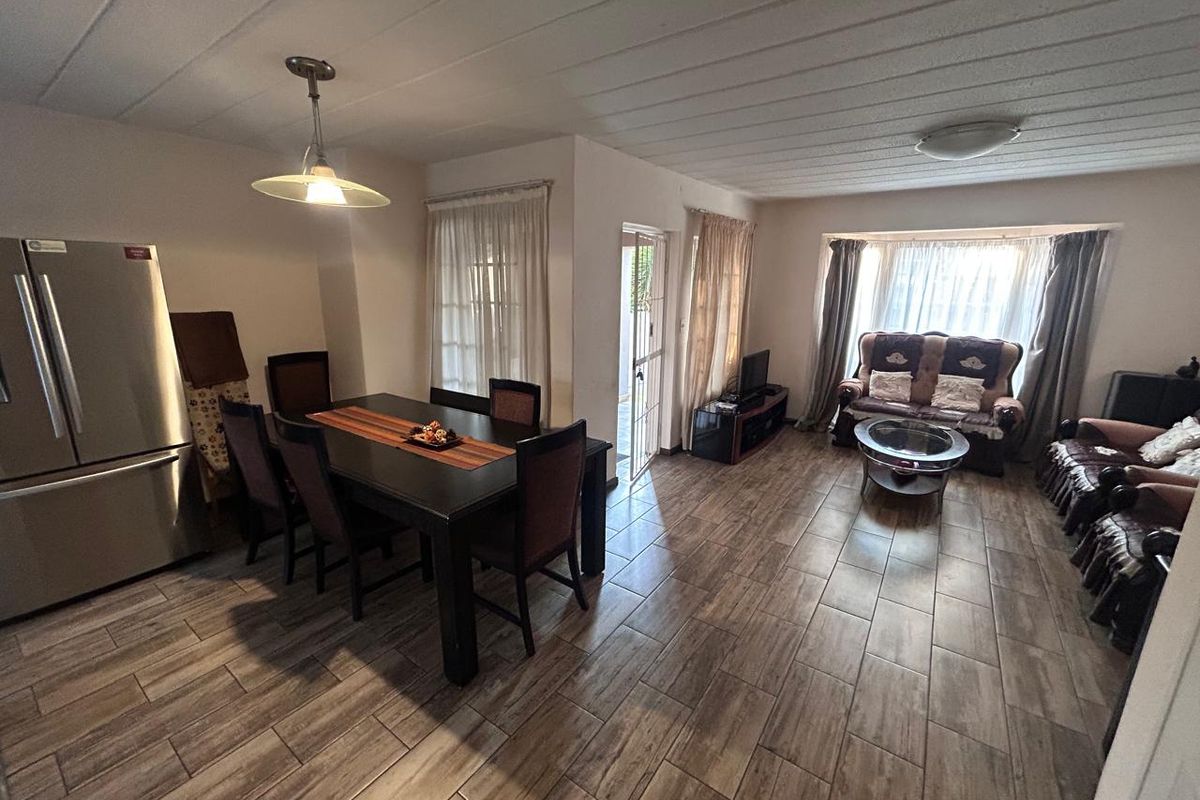 Charming 3-Bedroom Duplex with Modern Comforts in Secure Complex - Photo 2