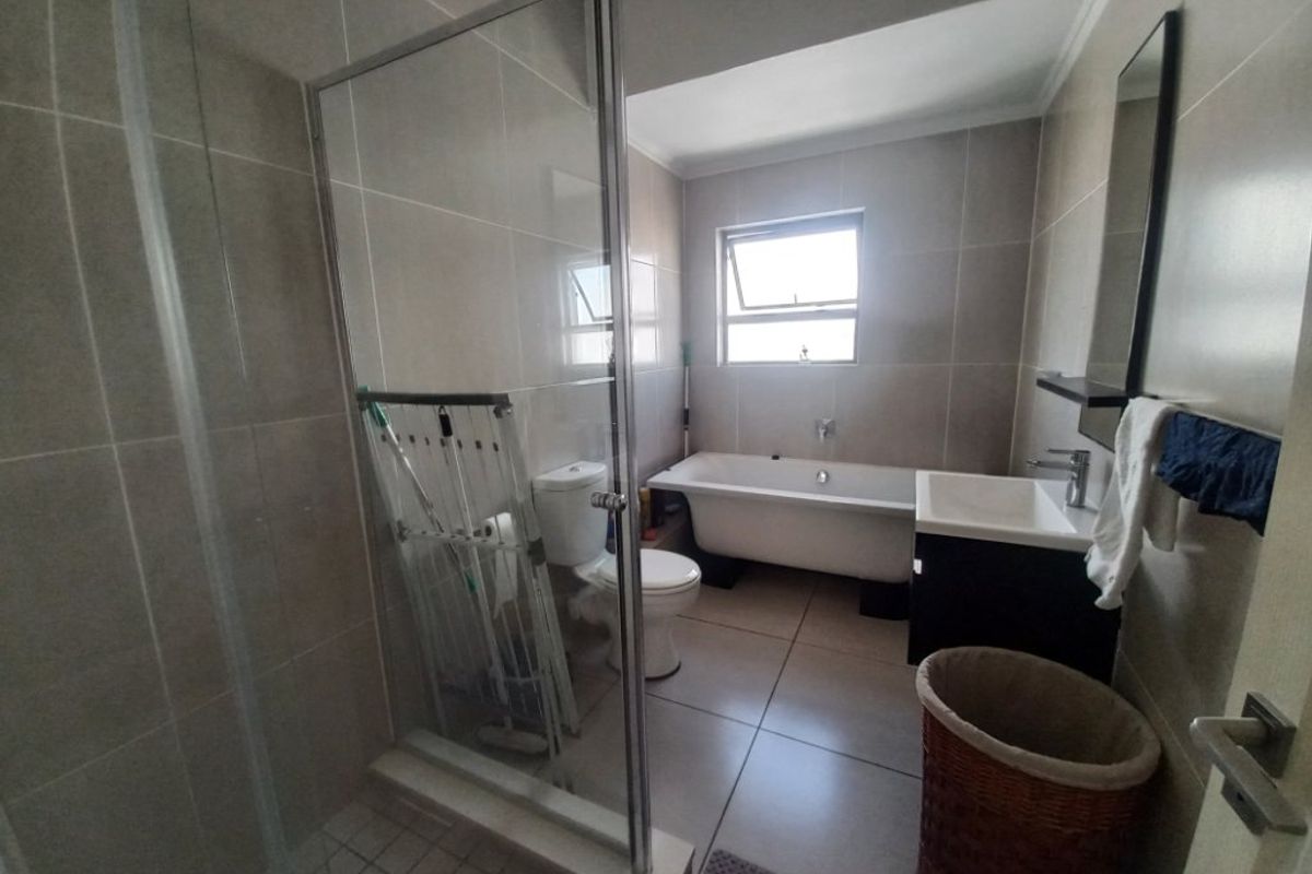 2 Bed Flat – Modern Comfort in a Pet-Friendly Complex - Photo 5