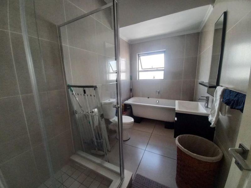 2 Bed Flat – Modern Comfort in a Pet-Friendly Complex - Photo 5