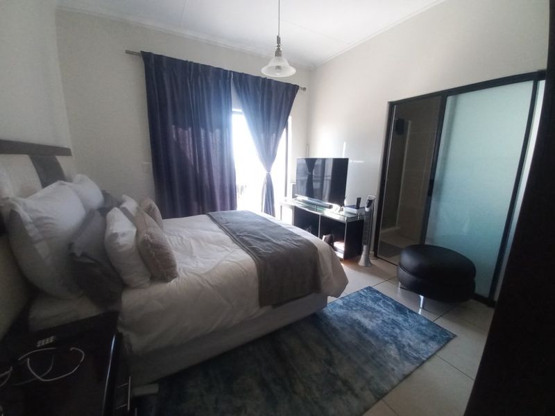 2 Bed Flat – Modern Comfort in a Pet-Friendly Complex - Photo 8