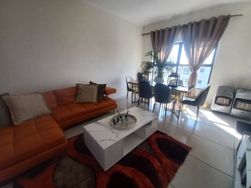 2 Bed Flat – Modern Comfort in a Pet-Friendly Complex - Photo 3