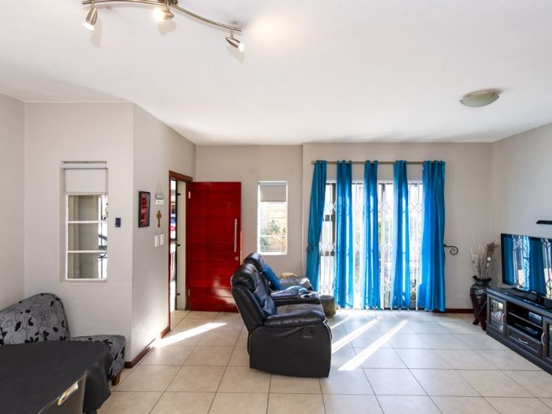 Comfortable living - Photo 5