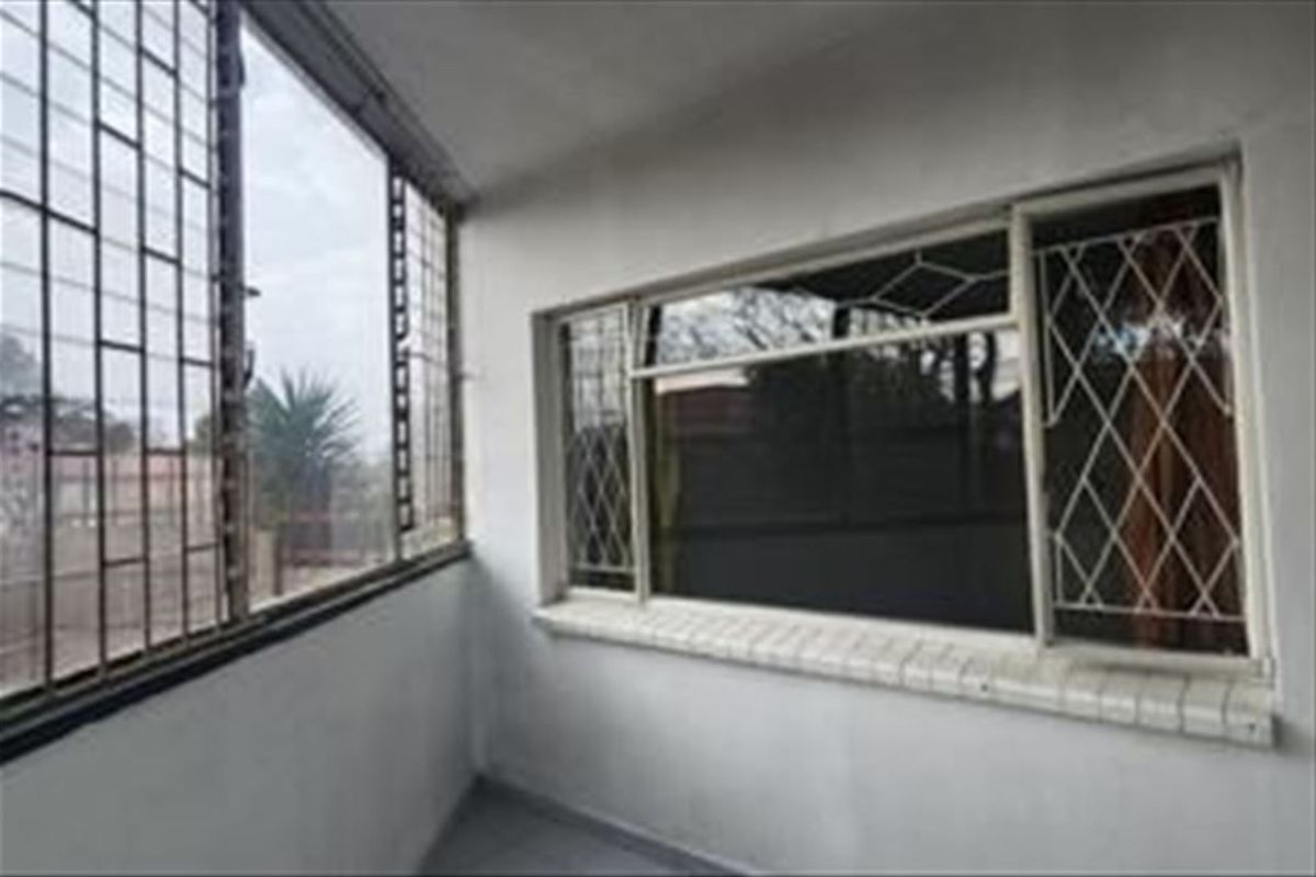 Cozy and Modern Home for Comfortable Living - Photo 3