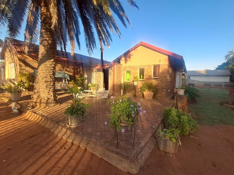 4 Bedroom House for sale in Randlespark. - Photo 3