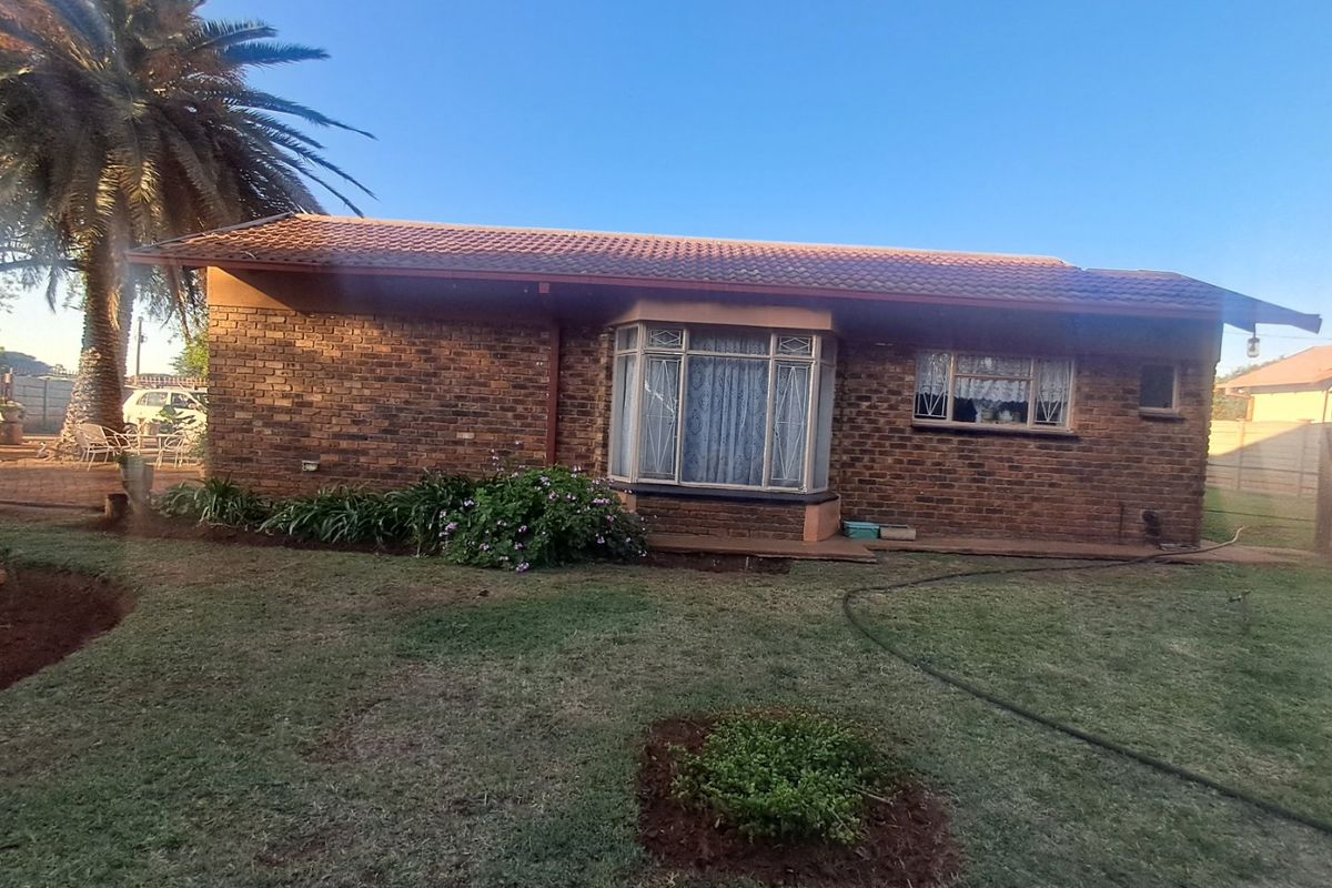 4 Bedroom House for sale in Randlespark. - Photo 4