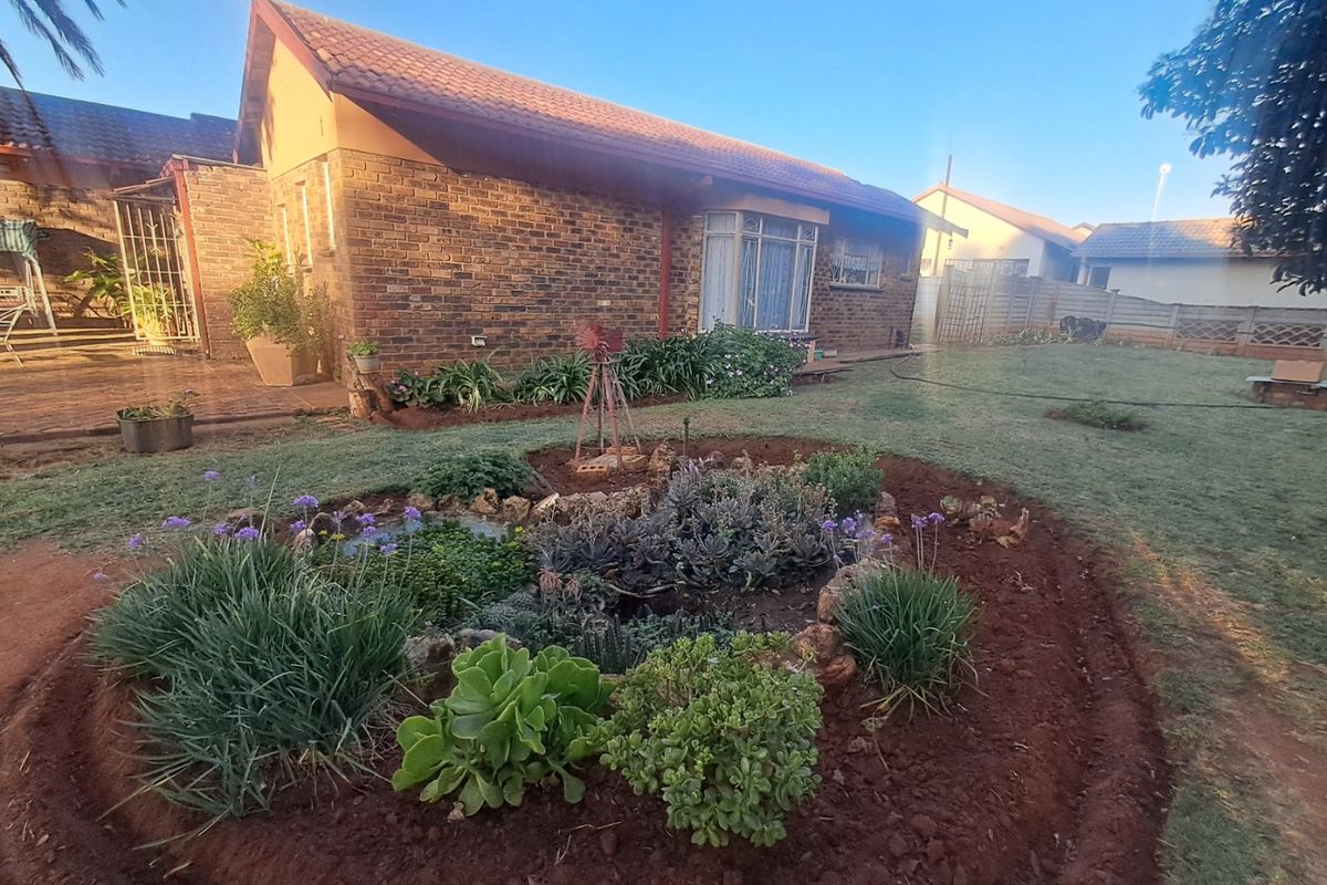 4 Bedroom House for sale in Randlespark. - Photo 5