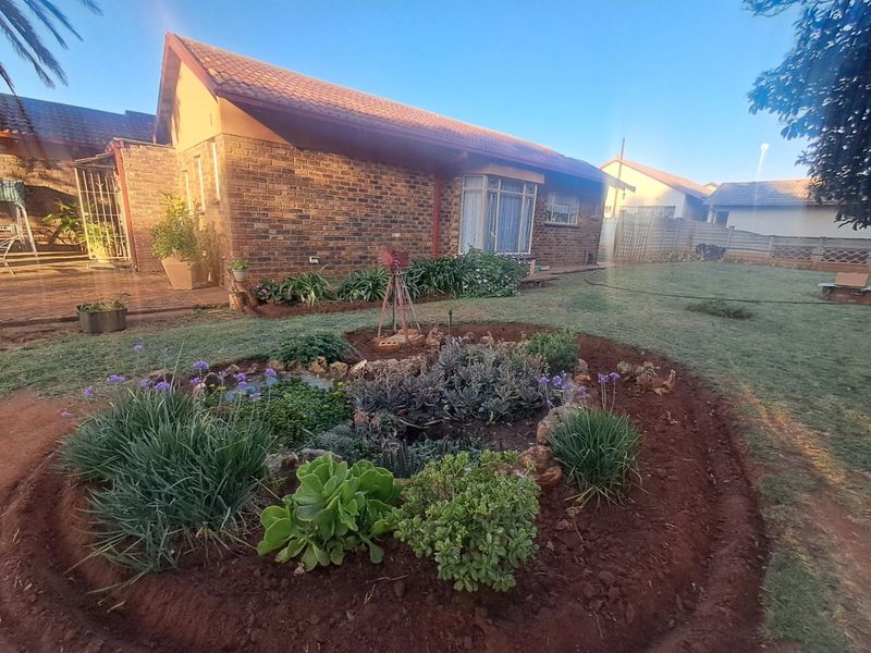 4 Bedroom House for sale in Randlespark. - Photo 5
