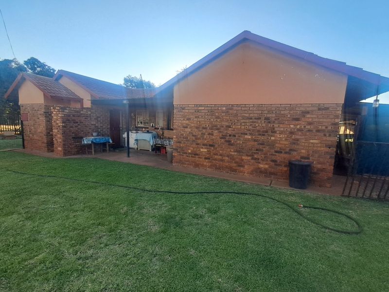 4 Bedroom House for sale in Randlespark. - Photo 10