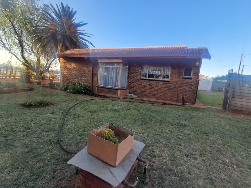 4 Bedroom House for sale in Randlespark. - Photo 7