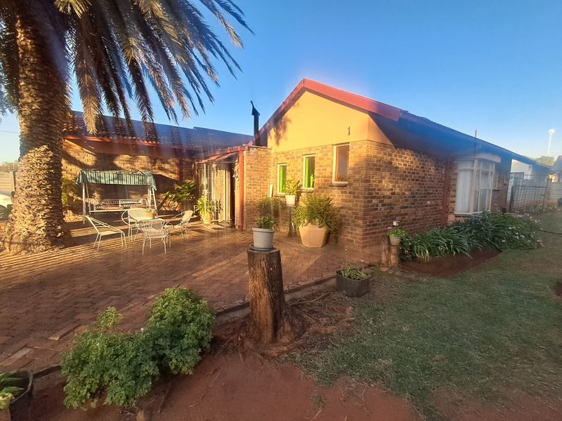 4 Bedroom House for sale in Randlespark. - Photo 6