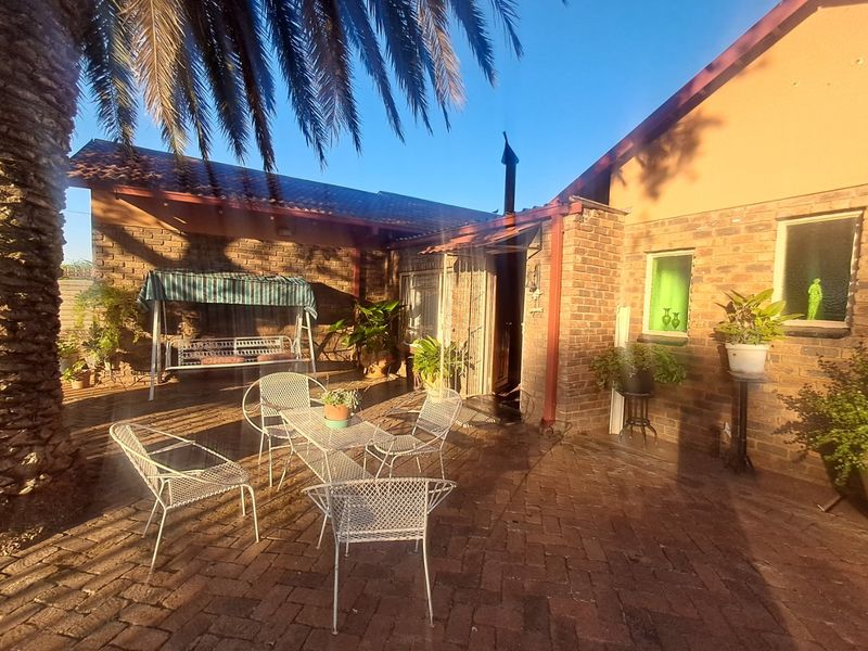 4 Bedroom House for sale in Randlespark. - Photo 2