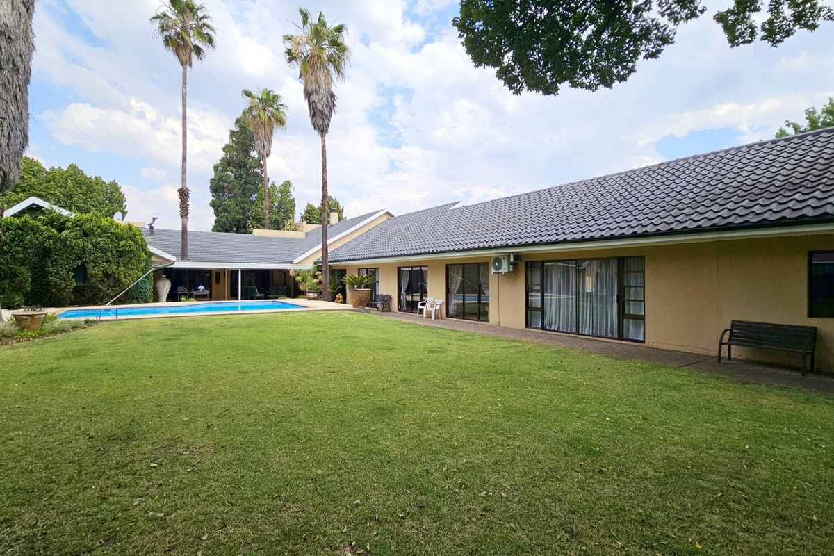 Entertainer’s dream in Three Rivers Proper. - Photo 5