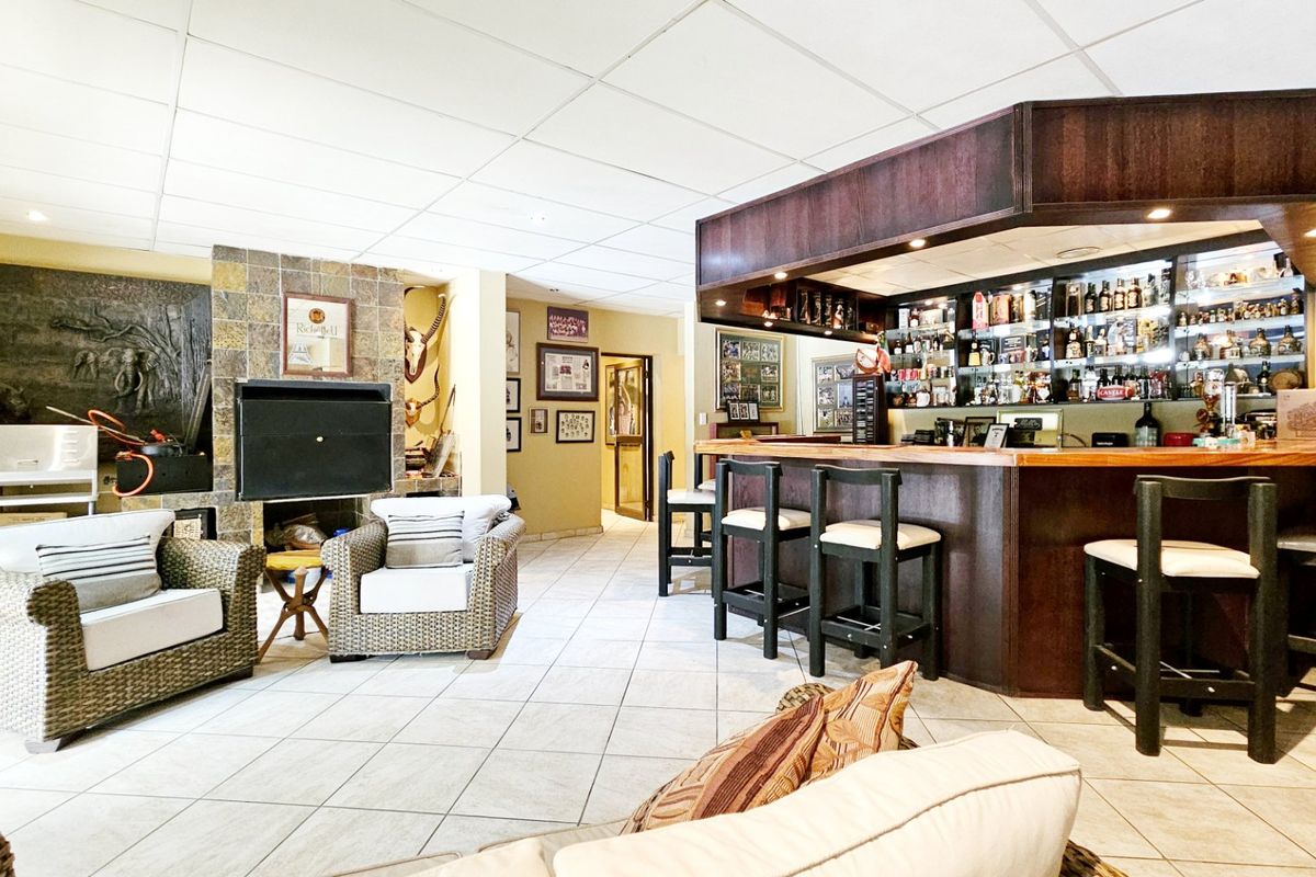 Entertainer’s dream in Three Rivers Proper. - Photo 2