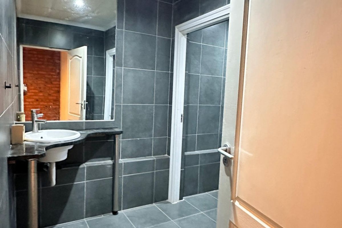 Morden 1 Bedroom Apartment - Photo 5