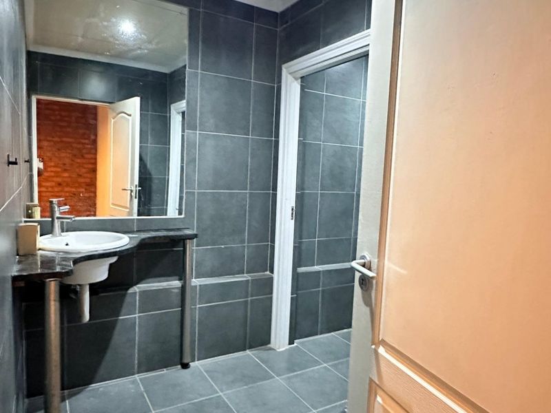 Morden 1 Bedroom Apartment - Photo 5