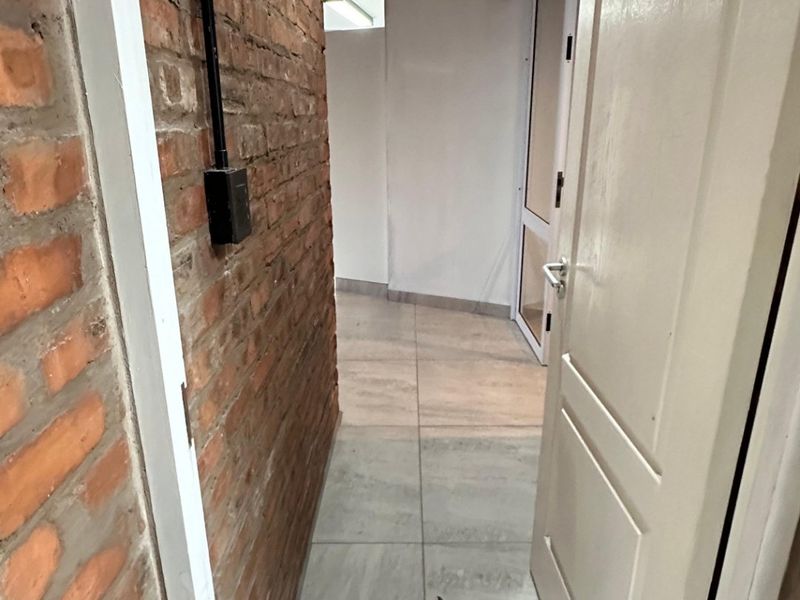 Morden 1 Bedroom Apartment - Photo 8