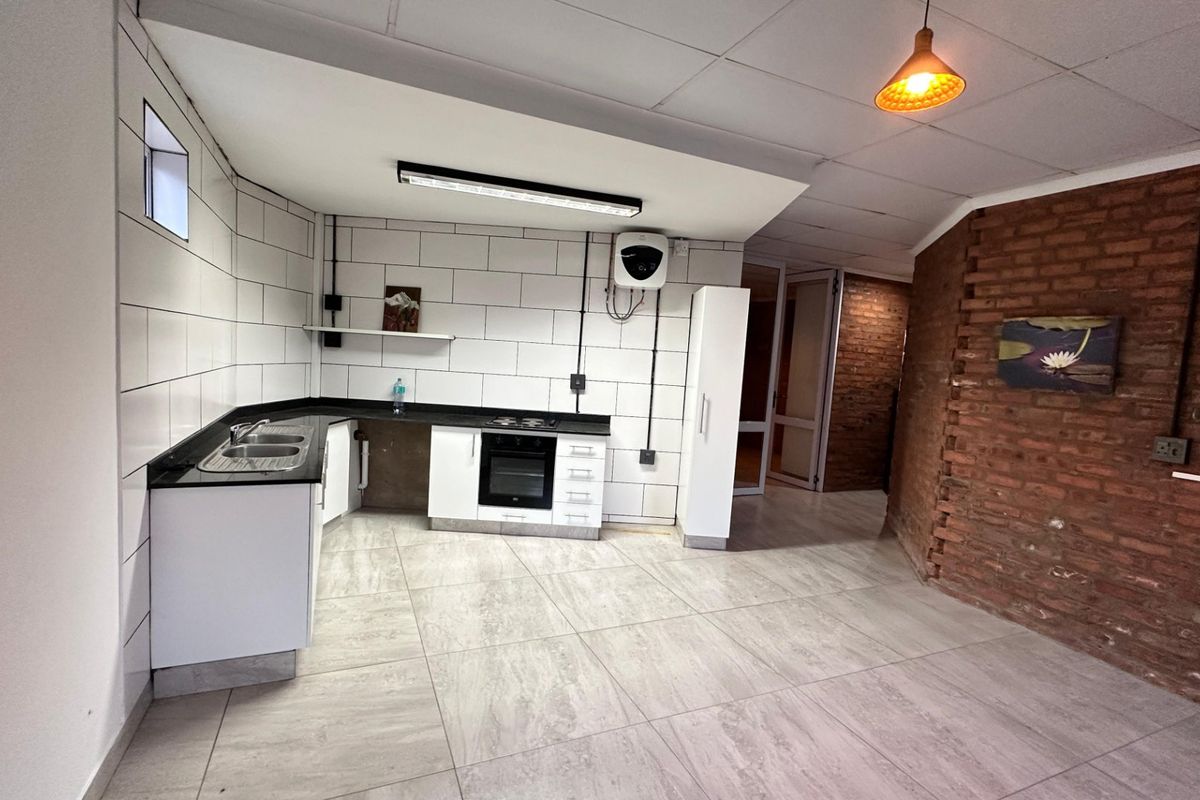 Morden 1 Bedroom Apartment - Photo 2