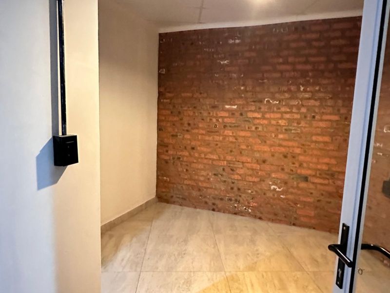 Morden 1 Bedroom Apartment - Photo 3