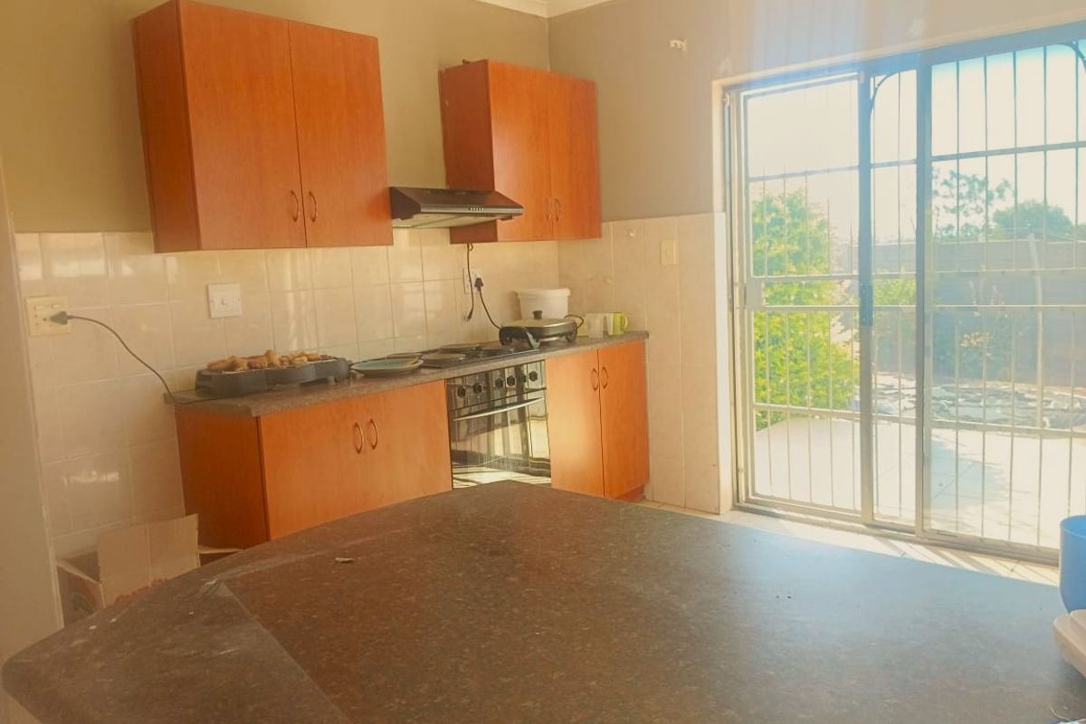 3 Bedroom House to Let - Photo 5
