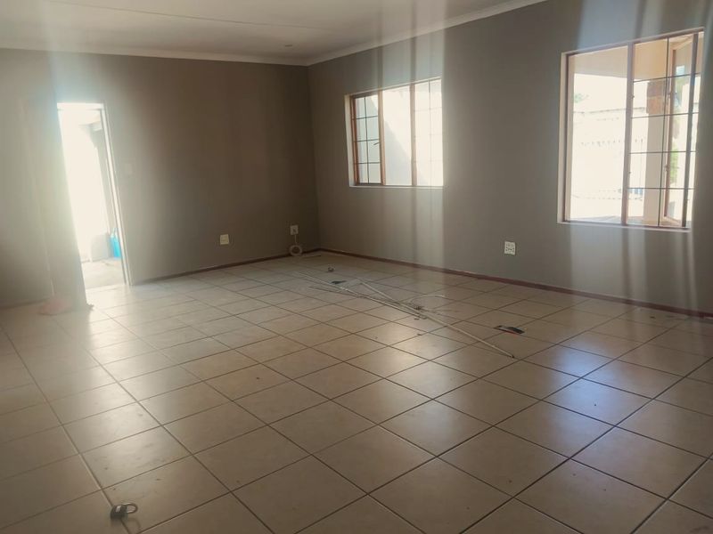 3 Bedroom House to Let - Photo 4