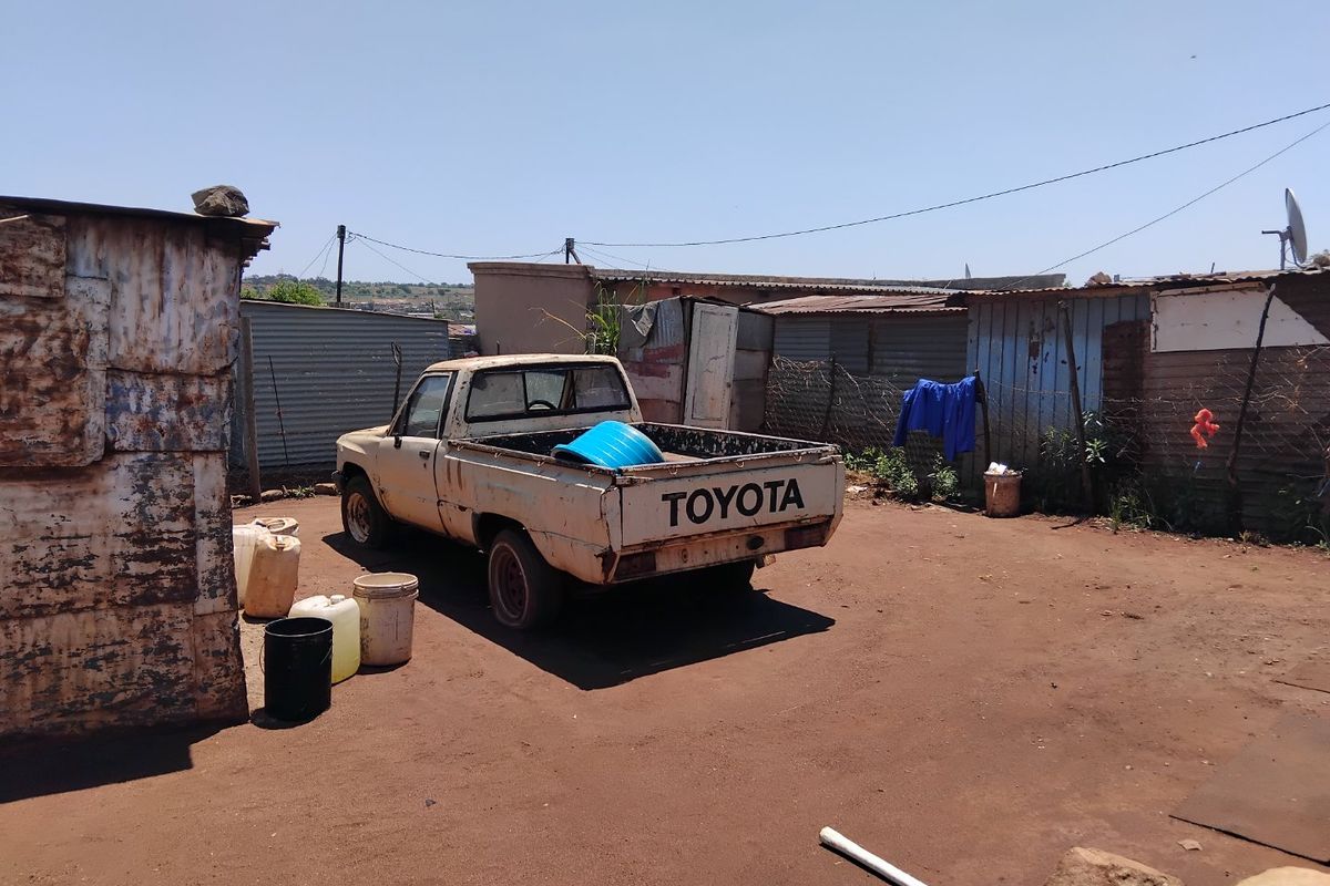 VACANT STAND FOR SALE - Photo 3