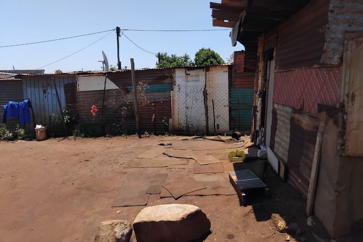 VACANT STAND FOR SALE - Photo 2