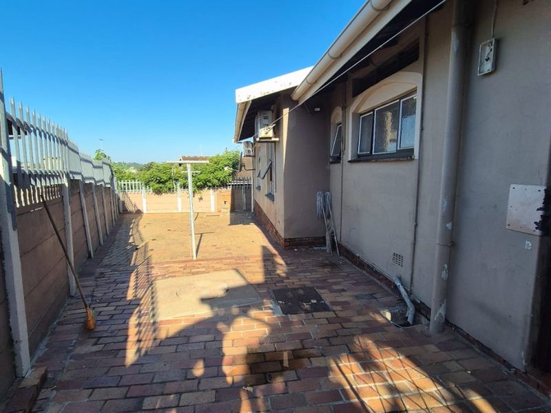 Priced To Go - Family Home - Photo 3