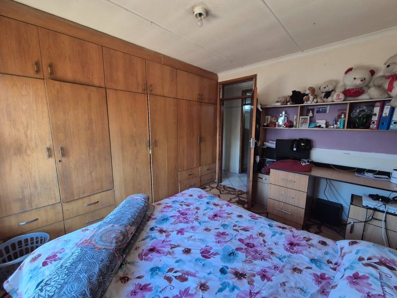 Priced To Go - Family Home - Photo 9