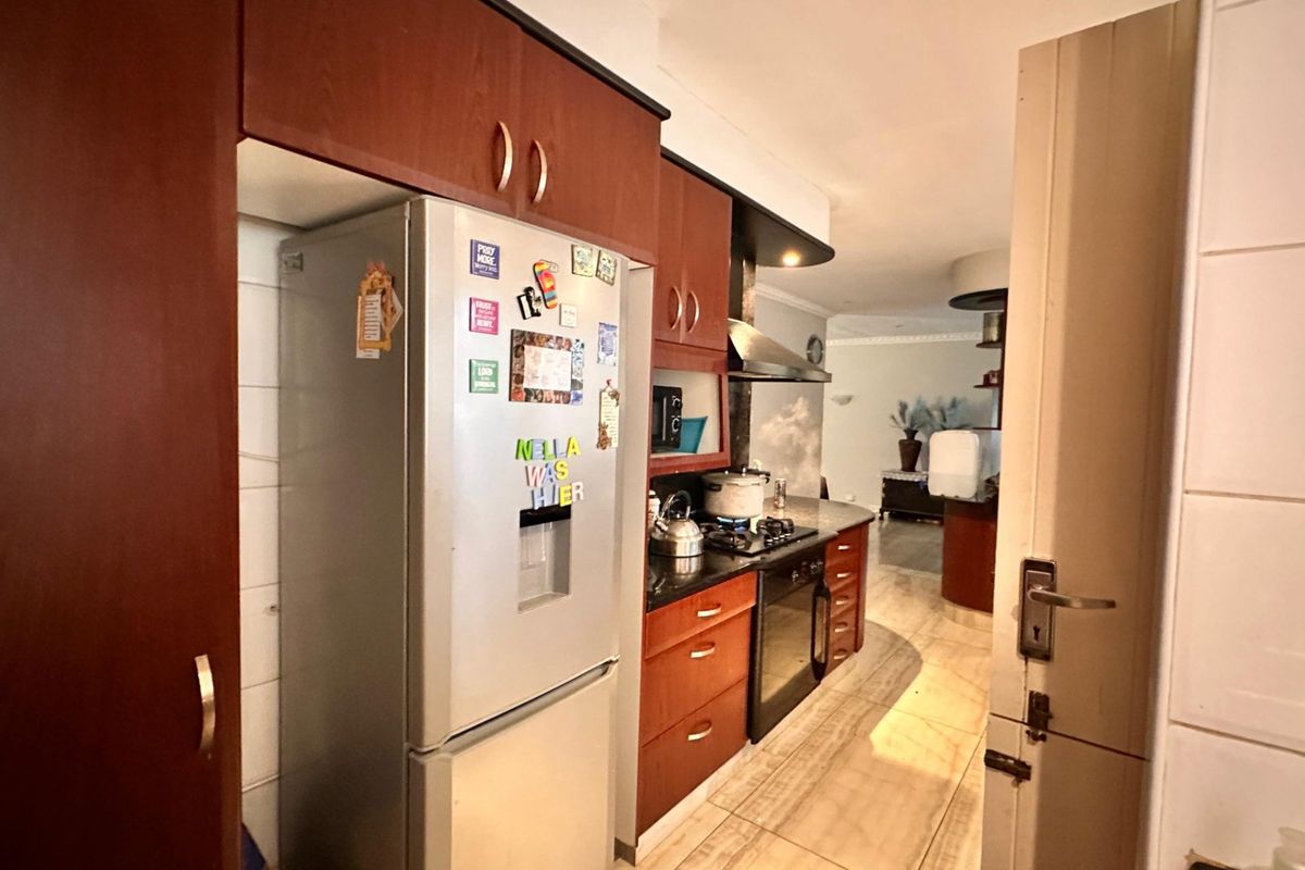 Cozy single-Story Home in Serene Setting |Patio Garden - Photo 2