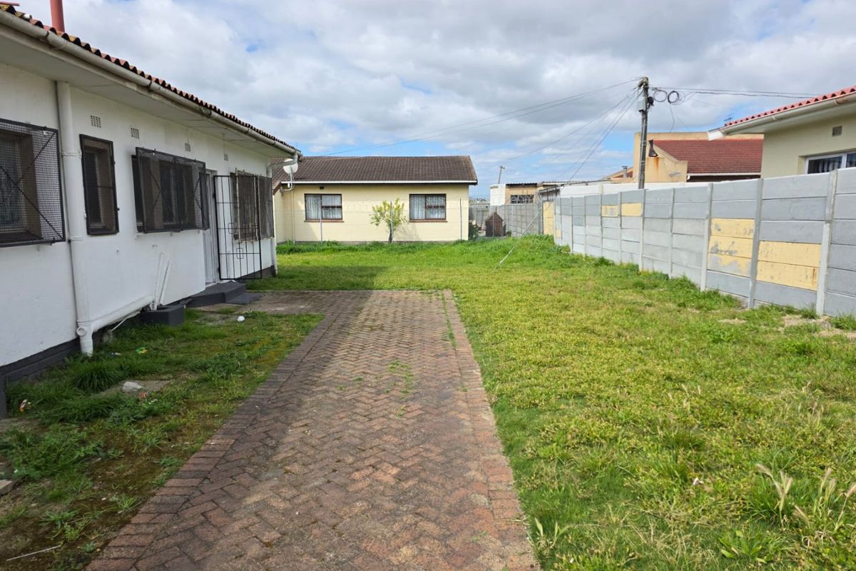 4 Bedroom home for sale in Ravensmead - Photo 4