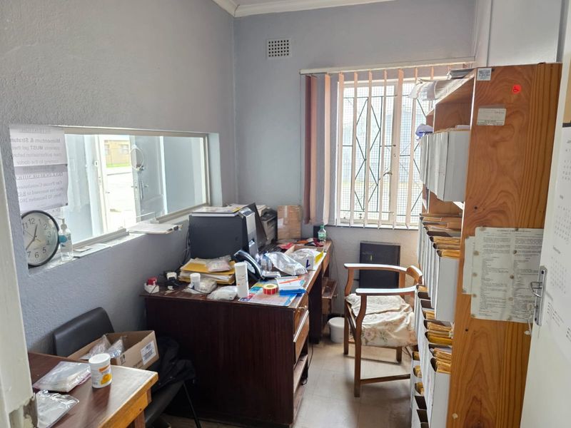 4 Bedroom home for sale in Ravensmead - Photo 10