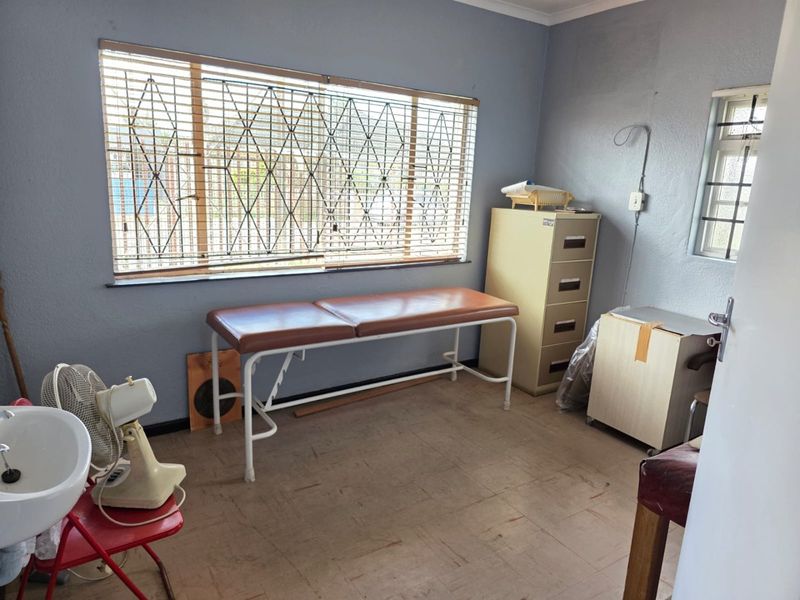 4 Bedroom home for sale in Ravensmead - Photo 7