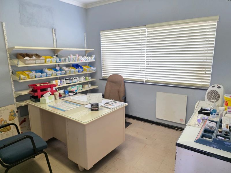 4 Bedroom home for sale in Ravensmead - Photo 6