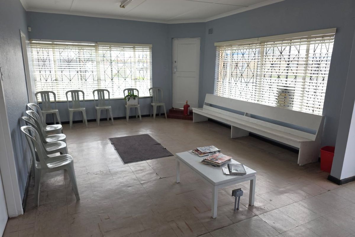 4 Bedroom home for sale in Ravensmead - Photo 5