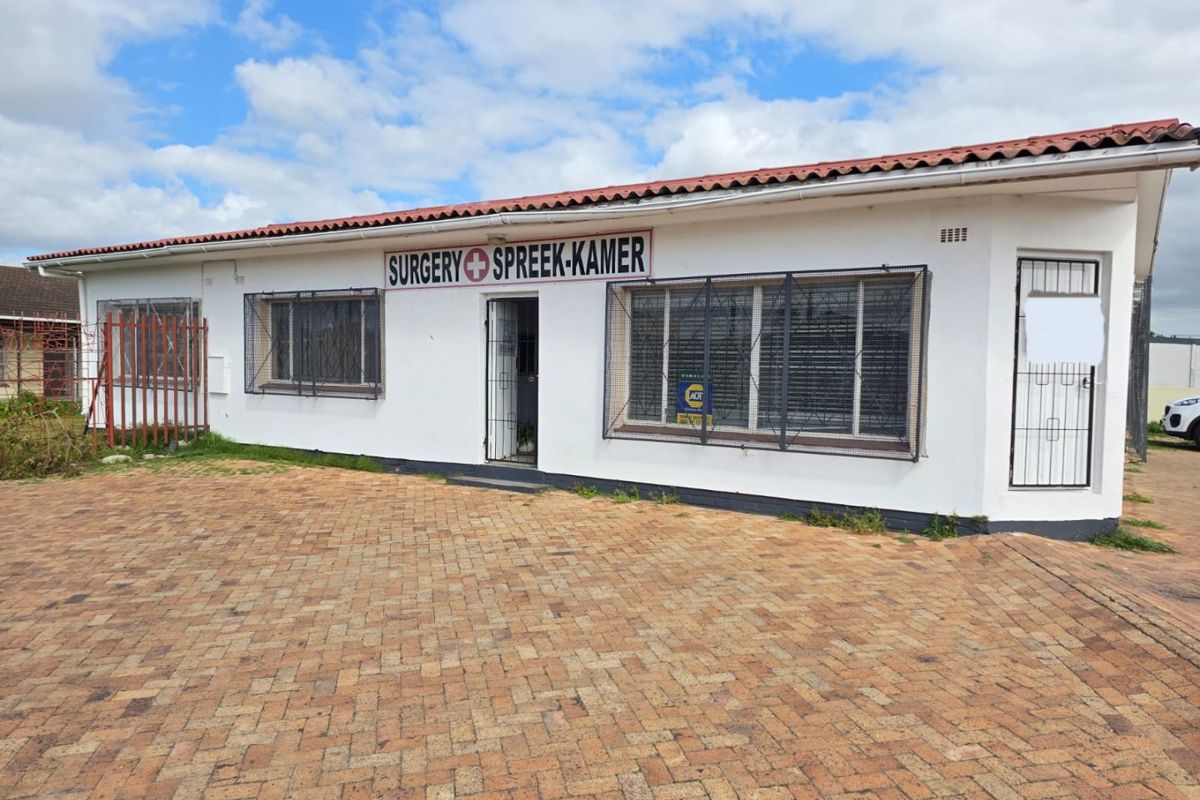 4 Bedroom home for sale in Ravensmead - Photo 2